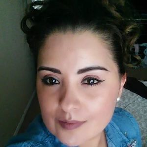 Meet your Posher, Yaneth